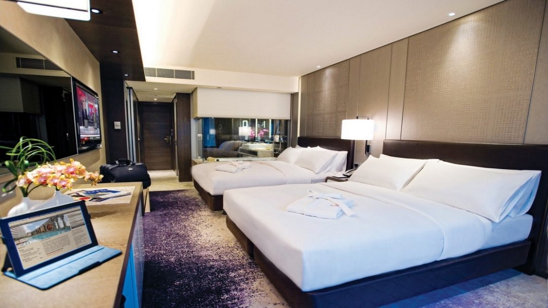 Plaza Premier Family